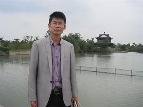张桂守月明中往事如烟似梦岁月匆匆谁为谁等候谁为谁蹉跎这是什么歌_百