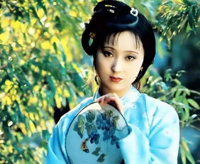 “唯恐夜深花睡去,故烧高烛照红妆”全诗是什么?