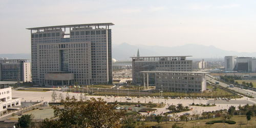 台风米娜逼近浙江取消航班关闭景点