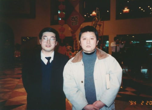 顾盼自雄的意思