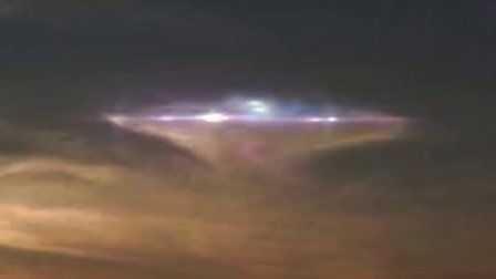 美五角大楼50年来首次披露UFO影像,UFO到底长什么样?