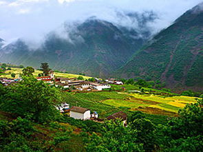 天气预报显示德钦一直小雨,请问还能看到梅里的日照金山吗下雨出行