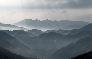 此地有崇山峻岭,茂林修竹;又有清流激湍,映带左右,引以为流觞曲水._百度