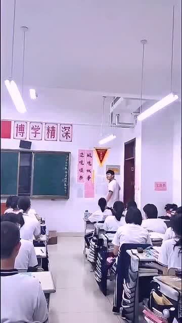作文学校里的趣事，学校里的趣事500字作文