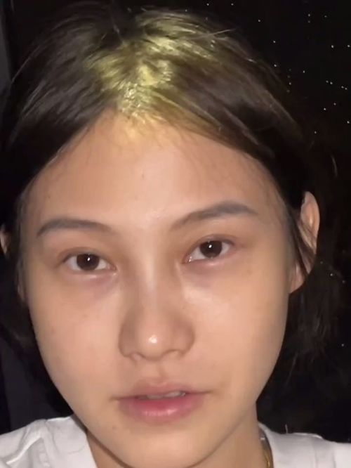 形容人年轻的词语