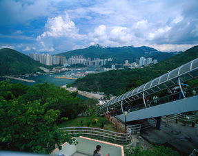 香港和新加坡哪个经济更发达?