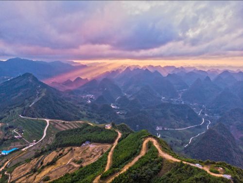 「重山哥哥、重山姐姐」中的「重山」是什麼意思?
