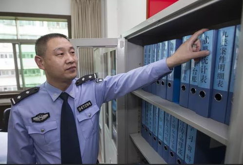 送陆畅归湖州,因凭题故人皎然塔、陆羽坟原文_翻译及赏析