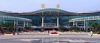 潍坊火车站列车时刻表，潍坊火车站停车场怎么收费标准