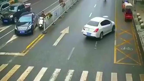 相撞在街口是什么歌，相撞满怀