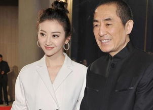 18岁被张艺谋娶回家,为他生了三个孩子,甘愿做背后的女人,陈婷图什么