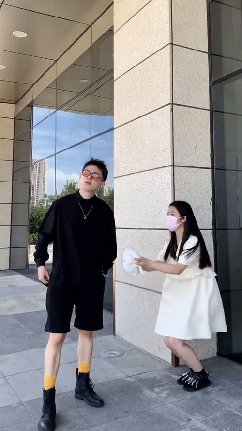 爱是包容不是迁就的意思，迁就的意思和含义