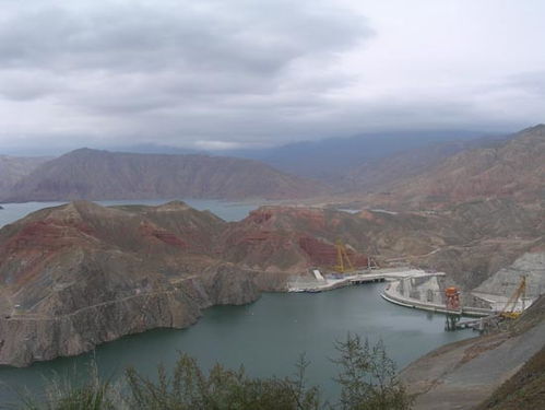 龙羊峡水库，龙羊峡水电站装机总容量850兆瓦