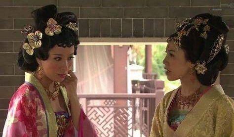 皇后怒打了一宫女,哪料皇帝却大怒:废了这皇后,立宫女为新皇后