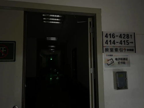 描写黑色的词语abb