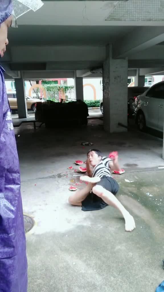 摔倒的摔的笔顺，摔倒的摔的写法