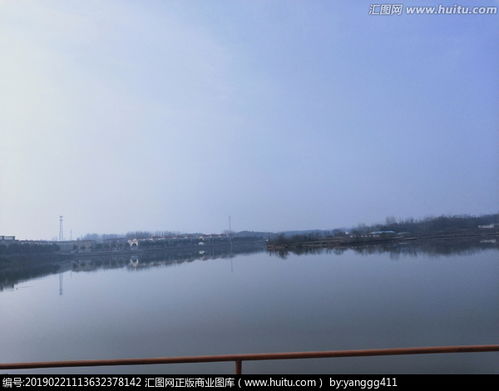 (比喻句)湖面非常平静,像什么什么
