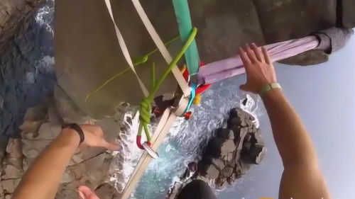 跨在绳子上走路的图片，坐绳子上走
