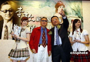 谁有关于小女孩爱上老男人的小说?