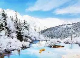 更喜岷山千里雪三军过后尽开颜表达的意思和感情，更喜岷山千里雪指什么事件