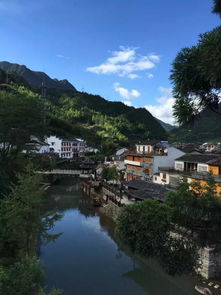 水墨山水画的开山鼻祖董源有哪些作品?在内容上有什么特色?