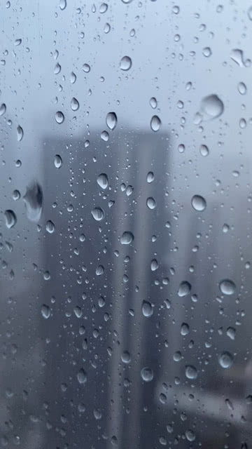 倾盆大雨和瓢泼大雨哪个大，倾盆大雨的近义词