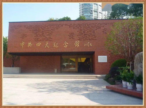 二楼的英文怎么读，它在二楼的英文