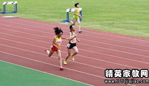 致跳高运动员的广播稿