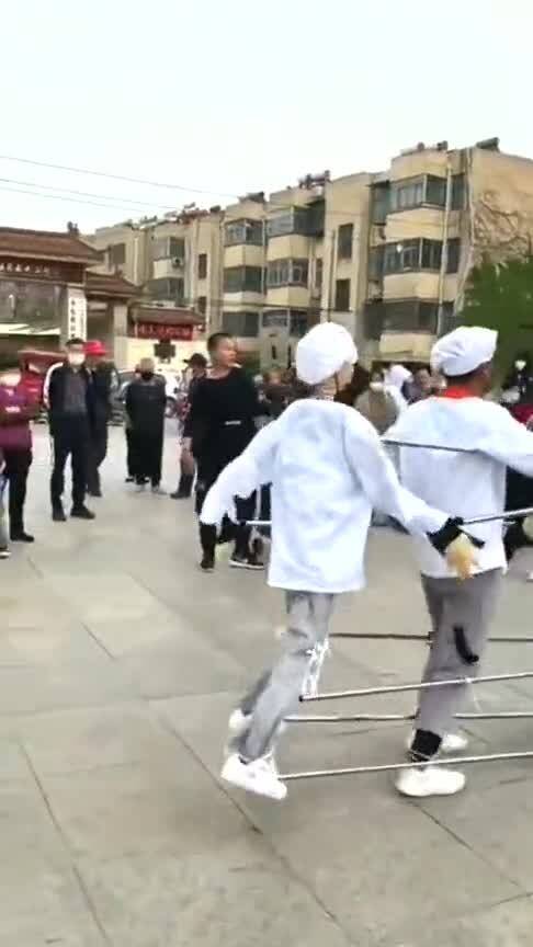 小学五年级作文600字:卖艺人