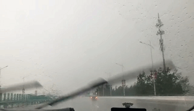 雷声隆隆读音，雷声隆隆闪似剑,为我鸣锣开道是什么修辞手法