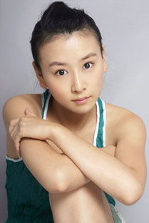 毛俊杰新剧的官方宣传伙伴聂远饰演一位火辣而专横的女总统