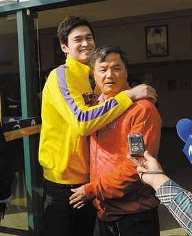 孙杨教练是谁，孙杨体能教练