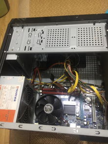 组成微型机主机的部件是_________，组成微型主机的部位是