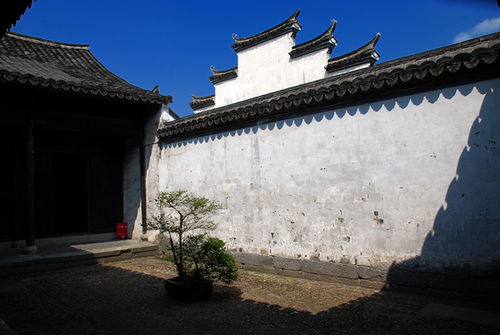 “可怜楼上月徘徊”以及“可怜春半不还家”的“可怜”分别是什么意思
