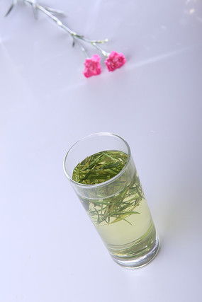 清茶的意思，清茶淡墨的意思