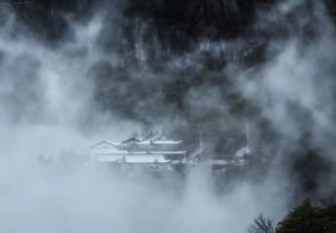 寒意胜过山海是什么意思，寒意肃杀是什么意思