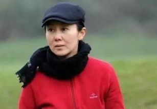 得知冯小刚婚外情后,坚持6年不吵不闹的张娣,为何最终还是选择离了?_百