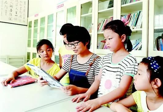 留守儿童的手抄报图片
