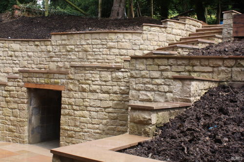sloping ramp，sloping roof