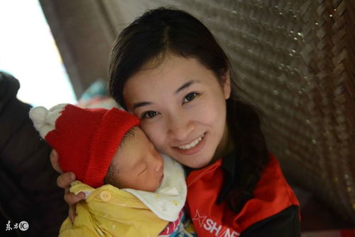 解释句子中的词语:我妈是婆婆嘴,她要是知道,早晚也会让你妈知道。婆婆