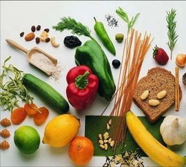 素食主义的英语是vegetarianism,那只吃荤食的怎么说?还有荤素都吃的呢