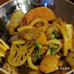 李小璐穿粉色吊带秀马甲线,这身材在阿姨辈里是不是很少见?