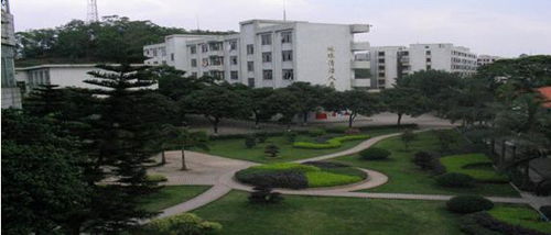 华侨城中学宿舍，华侨城中学学费