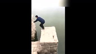往前看,向前看,哪个意义更远大?