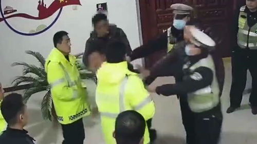 推搡的意思，推搡的读音