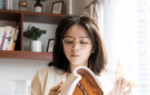 求歌曲光年之外的主持串词,,急要,,谢谢
