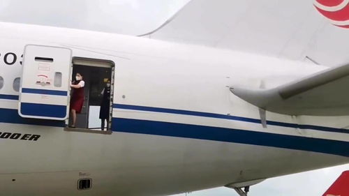 空客330下飞机时开几个口