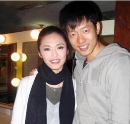姚晨老公曹郁家世显赫有钱吗 已经结婚有了孩子