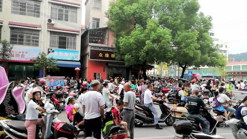 成语“热闹非凡”是什么意思?