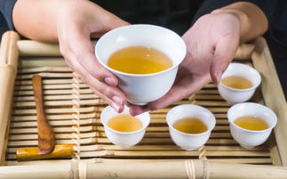 喝茶的英文怎么读音，他经常在下午喝茶的英文